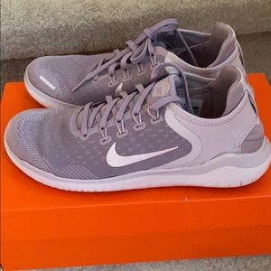 19:10 - Nike Free RN Sneakers